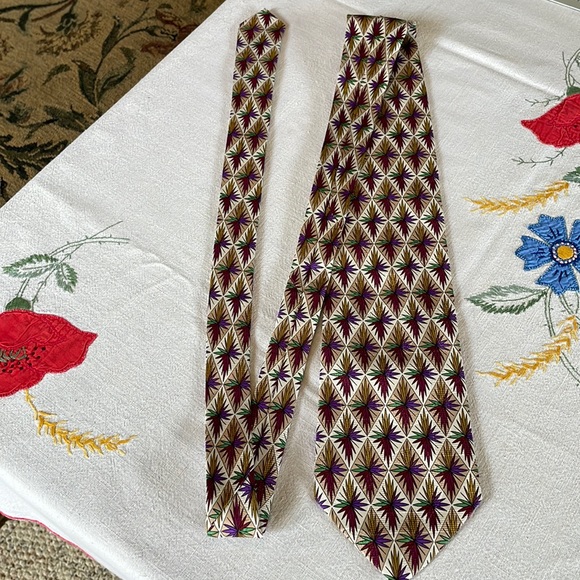 Scenario by Martin Wong, purple, gold, green geometric patterned silk tie - Picture 5 of 10